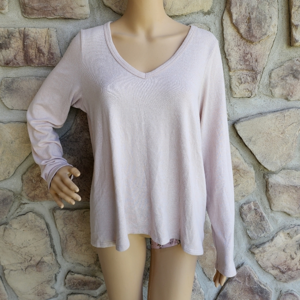AMERICAN EAGLE | Light Pink Long Sleeve Soft and Lightweight V-Neck Sweater